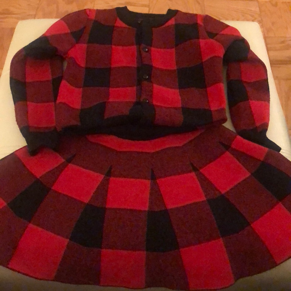 Girls Black and Res Plaid 2pc skirt set.